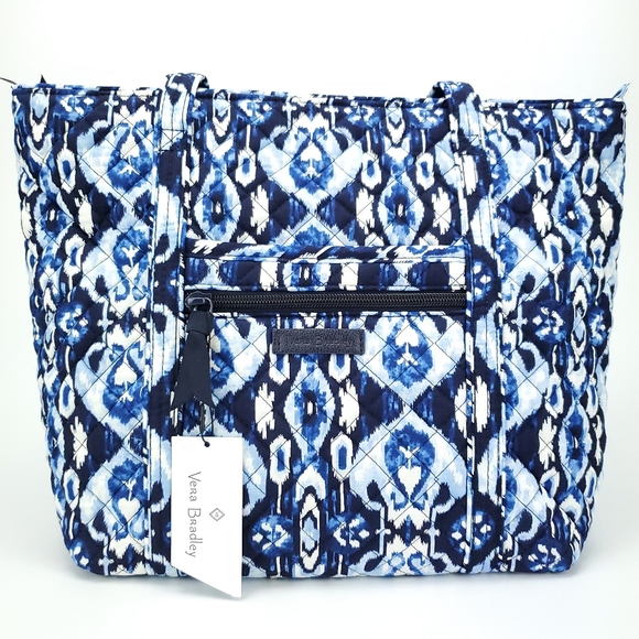 Vera Bradley Handbags - 🎉HP~6/4/22🎉 Vera Bradley Small Vera Tote in Ikat Island